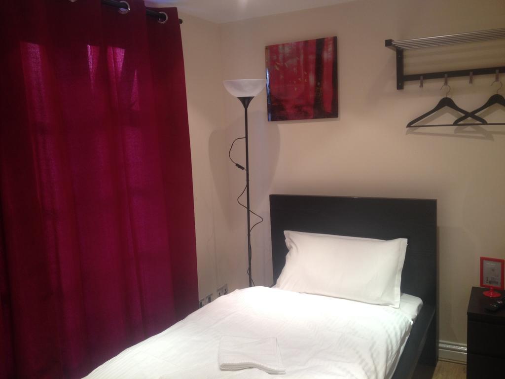 The Greyhound Cottage Chigwell ภายนอก รูปภาพ
