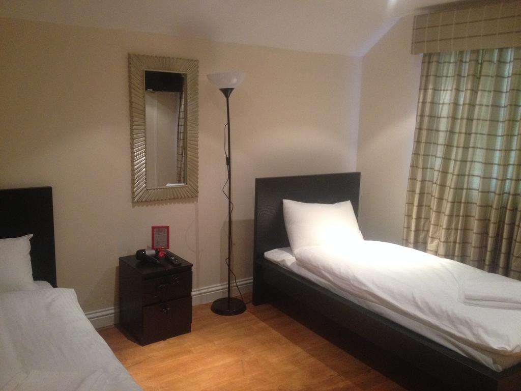 The Greyhound Cottage Chigwell ภายนอก รูปภาพ