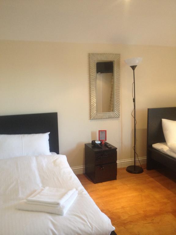 The Greyhound Cottage Chigwell ภายนอก รูปภาพ