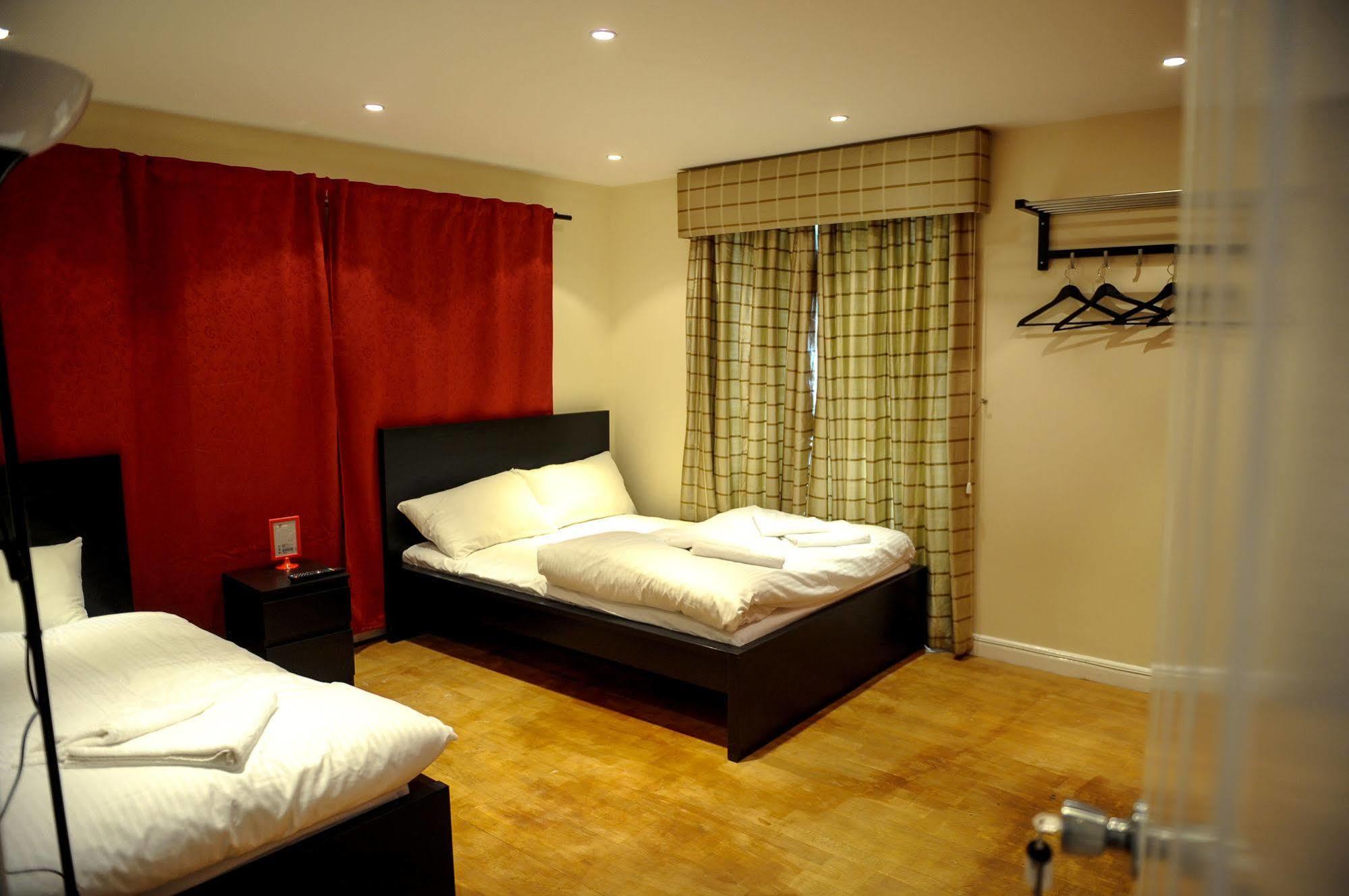 The Greyhound Cottage Chigwell ภายนอก รูปภาพ